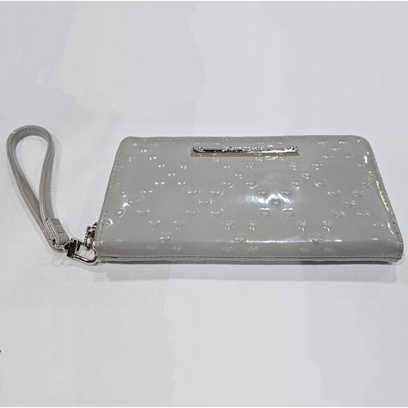 Betsey Johnson Gray Heart Embossed Wristlet / Wallet - Picture 2 of 13